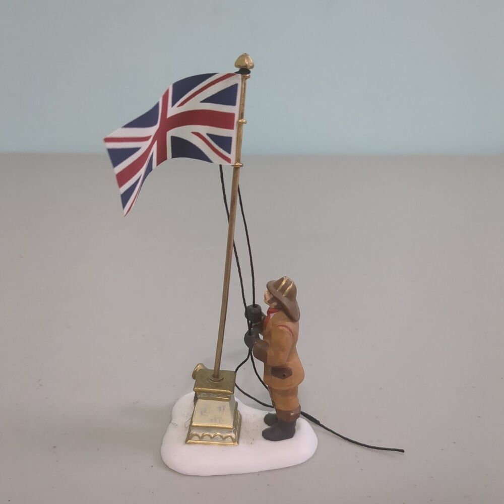 Department 56 Dicken's Village 2001 Dicken's Raising The Flag 58555